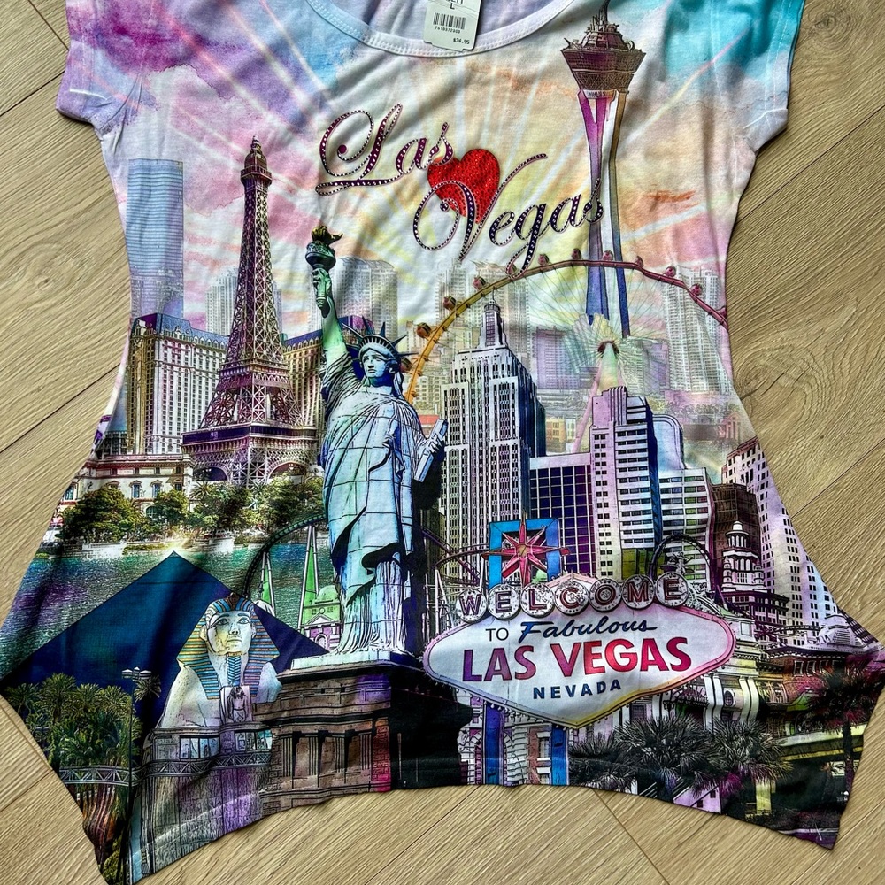 NWT Sweet Gisele Las Vegas Graphic Scoop Tee Women’s Size Large Rhinestone